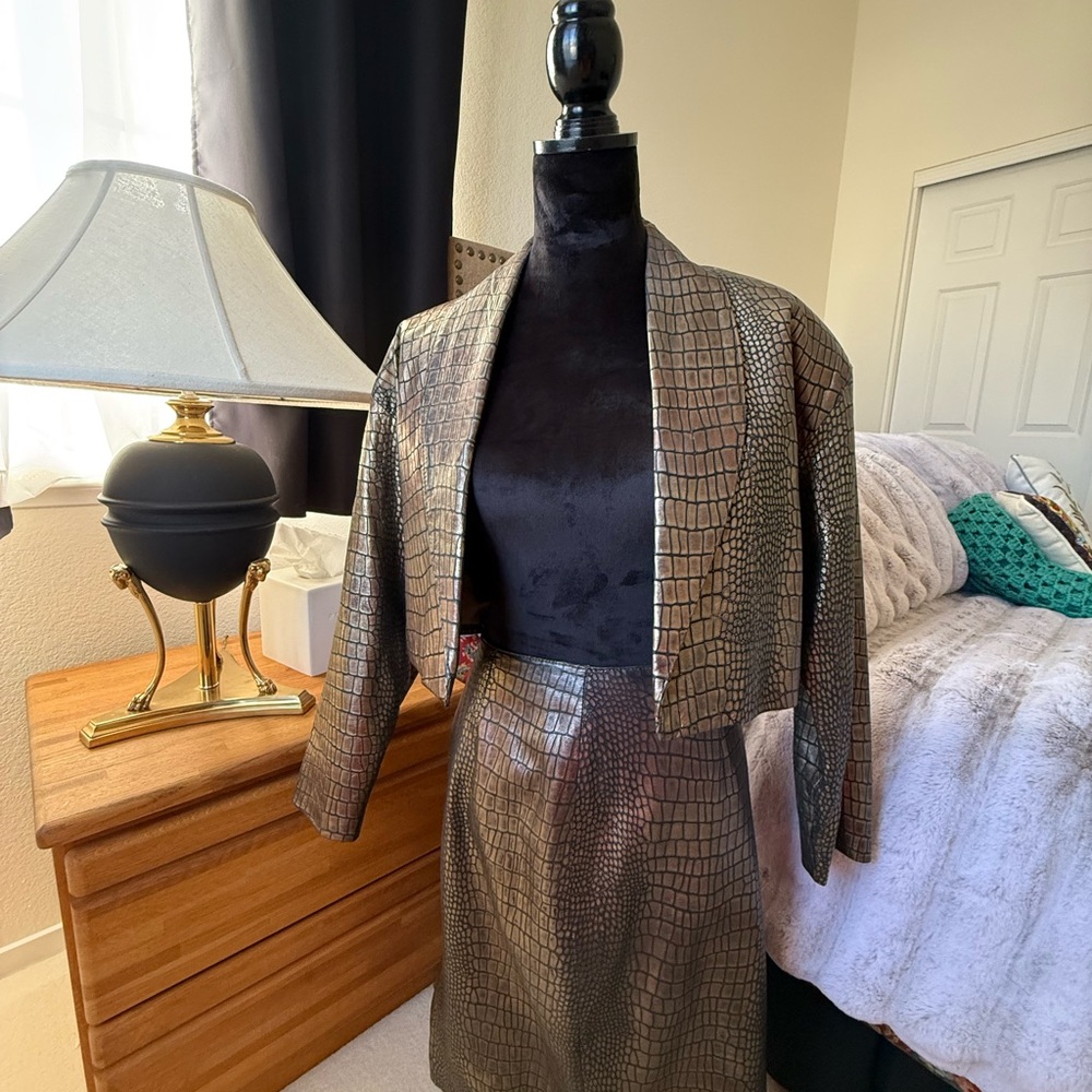 Crocodile Pattern Women's Jacket and Skirt Set